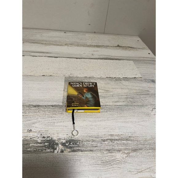 Nancy Drew’s guide to life by Jennifer Worick NWT - Picture 1 of 3